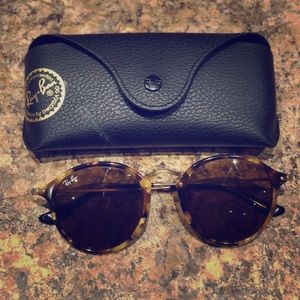 Ray-Ban Round Fleck